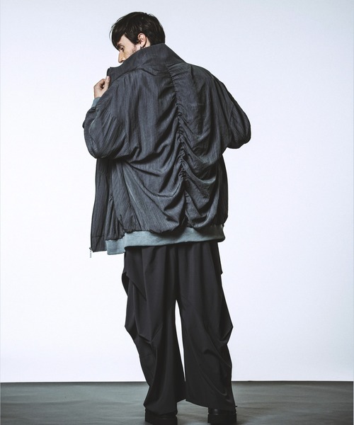 NO ID.(ノーアイディ)の「【NO ID.】Changing Gather Drape Trousers / チェンジング ギャザー ドレープ トラウザーズ(その他パンツ・メンズ・その他23/ブラック/グレー・2/1)」の8枚目の写真