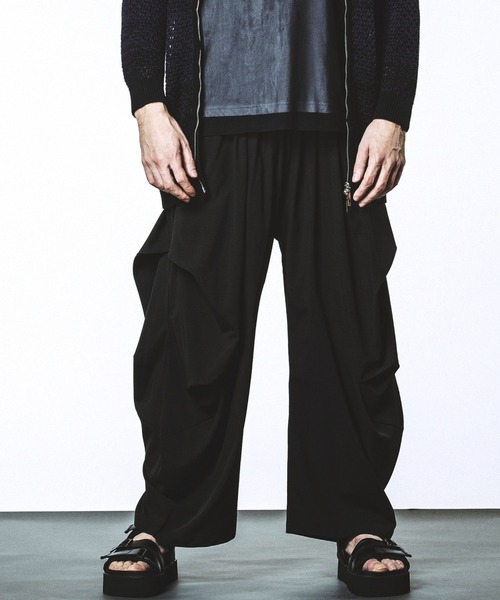 NO ID.(ノーアイディ)の「【NO ID.】Changing Gather Drape Trousers / チェンジング ギャザー ドレープ トラウザーズ(その他パンツ・メンズ・その他23/ブラック/グレー・2/1)」の12枚目の写真