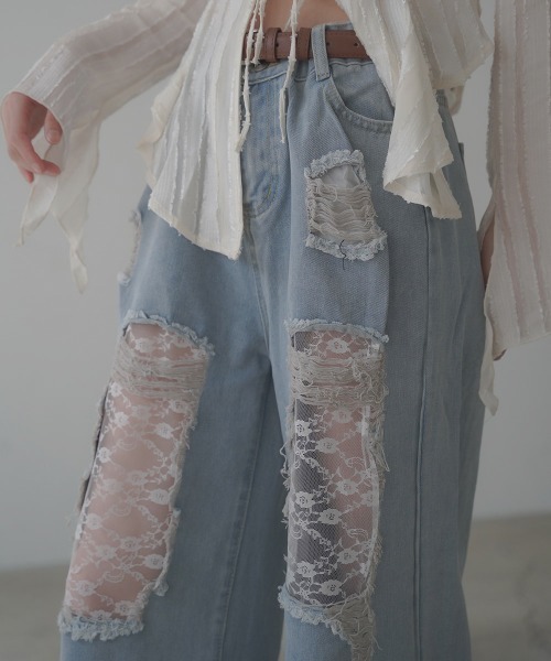 Clum(クルム)の「Lace repaired damaged wide straight denim pants / レースリペアダメージワイドストレートデニムパンツ(デニムパンツ・レディース・ライトブルー/グレー/ブルー・SMALL/MEDIUM/LARGE)」の4枚目の写真