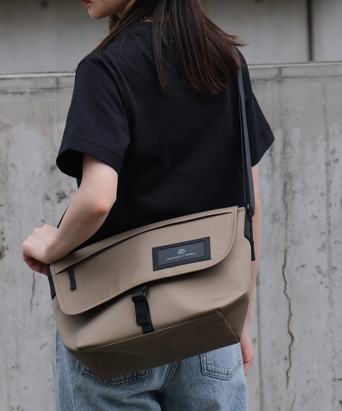 MICHAEL LINNELL(マイケル リンネル)の「【MICHAEL LINNELL/マイケルリンネル】Flap shoulder bag/フラップ ショルダーバッグ(容量:約8.5L)(ショルダーバッグ・メンズ・ベージュ/グレー/ブラック・FREE)」の22枚目の写真