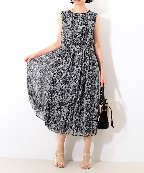 MICO COULIER（ミコクリエ）の「楊柳花柄プリントワンピース（ワンピース・レディース・ブラック系その他/ホワイト系その他・38）」の4枚目の写真