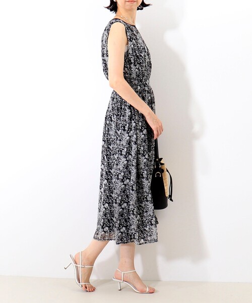 MICO COULIER（ミコクリエ）の「楊柳花柄プリントワンピース（ワンピース・レディース・ブラック系その他/ホワイト系その他・38）」の6枚目の写真