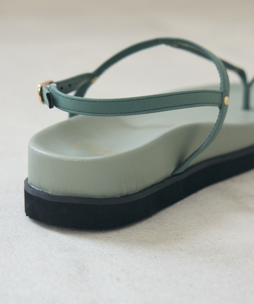 Paradise Picnic(パラダイスピクニック)の「JETEE ゴールドストラップサンダル(サンダル・レディース・ブラック/グリーン・MEDIUM/LARGE)」の21枚目の写真