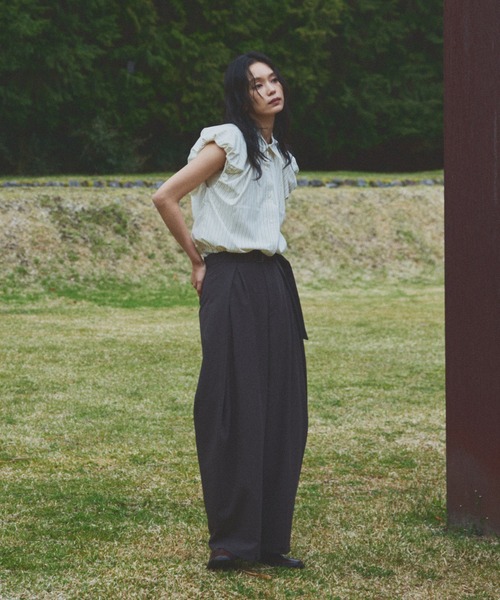 hellam(へラム)の「【入荷禁止】パフショルダーコンパクトシャツ(シャツ/ブラウス・レディース・ブルー系その他/ベージュ系その他/ホワイト系その他/チャコール/オフホワイト/ブルー・FREE)」の7枚目の写真