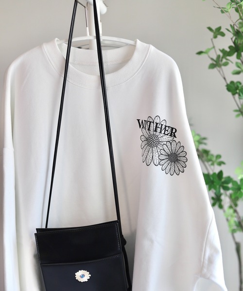 ROOPTOKYO（ループトウキョウ）の「【90%OFF】フラワープリントスウェット オーバーサイズ ワンポイント コラボ（スウェット・メンズ・ブルー/ホワイト・M/L）」の3枚目の写真