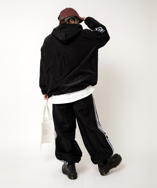 RNA（アールエヌエー）の「J2153 トラックハーフＺＩＰジャケット（ナイロンジャケット・レディース・レッド/ネイビー/ブラック・MEDIUM）」の19枚目の写真