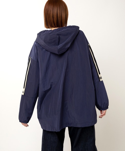 RNA（アールエヌエー）の「J2153 トラックハーフＺＩＰジャケット（ナイロンジャケット・レディース・レッド/ネイビー/ブラック・MEDIUM）」の11枚目の写真