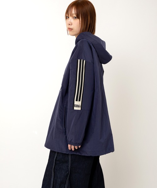 RNA（アールエヌエー）の「J2153 トラックハーフＺＩＰジャケット（ナイロンジャケット・レディース・レッド/ネイビー/ブラック・MEDIUM）」の10枚目の写真