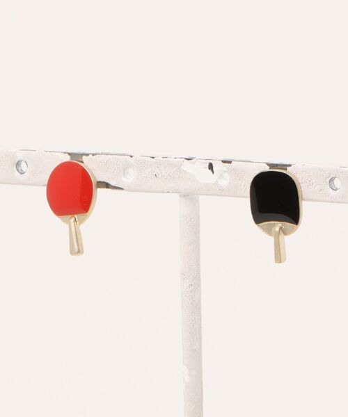 MILLION CARATS(ミリオンカラッツ)の「【luccica】-ping-pong- 遊び心もきちんと感もこの一組で。ピンポンから着想を得た、揺れる玉が可愛い2WAYピアス(ピアス(両耳用)・レディース・マルチ・FREE)」の3枚目の写真
