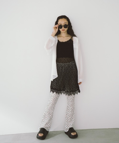 duei（デュイ）の「オーバーサイズシアーフーディーシャツ（シャツ/ブラウス・レディース・ブルー/ホワイト・FREE）」の14枚目の写真