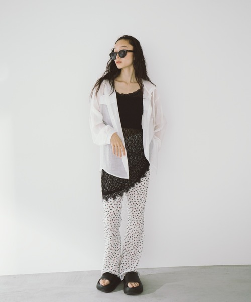 duei（デュイ）の「オーバーサイズシアーフーディーシャツ（シャツ/ブラウス・レディース・ブルー/ホワイト・FREE）」の15枚目の写真