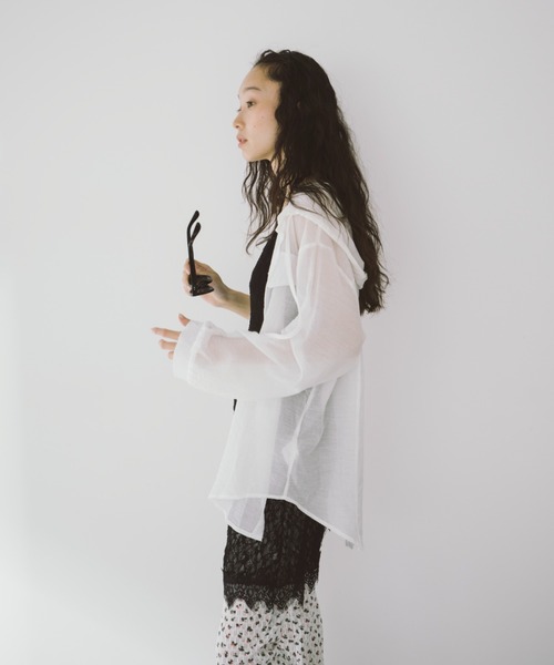 duei（デュイ）の「オーバーサイズシアーフーディーシャツ（シャツ/ブラウス・レディース・ブルー/ホワイト・FREE）」の16枚目の写真