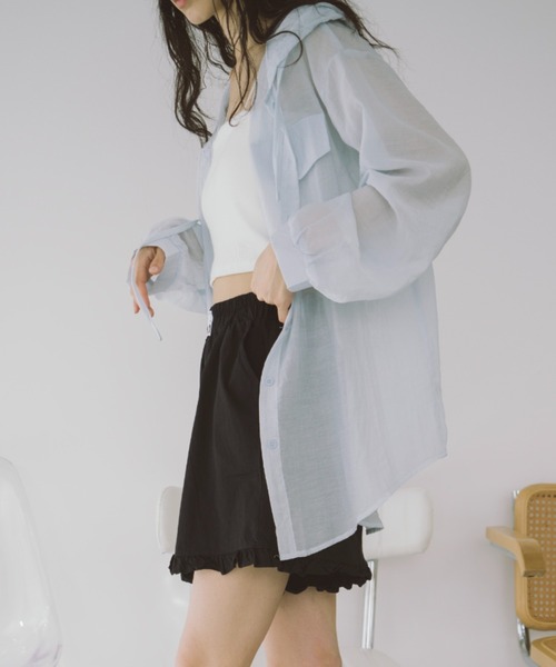 duei（デュイ）の「オーバーサイズシアーフーディーシャツ（シャツ/ブラウス・レディース・ブルー/ホワイト・FREE）」の20枚目の写真