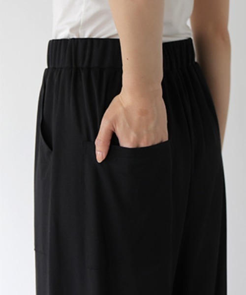 HUG.U（ハグユー）の「夏の味方ひんやりワイドパンツ 吸水速乾/抗菌/UVカット（その他パンツ・レディース・ブラック・レギュラー丈/トール丈）」の11枚目の写真
