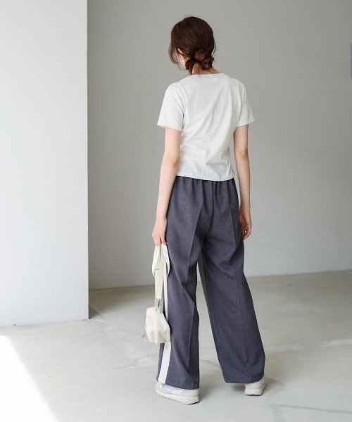 Bab(バブ)の「ビスチェレイヤードデザイントップス(Tシャツ/カットソー・レディース・オフホワイト/杢グレー/ブラック/ライトブルー・MEDIUM)」の21枚目の写真