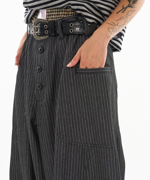 WISH FOR EVER（ウィッシュフォーエバー）の「ASSORT SIDE SWITCH BAGGY CURVE PANTS / アソートサイドスイッチバギーカーブパンツ（その他パンツ・メンズ・インディゴブルー/チャコールグレー/ブラック・LARGE/SMALL/MEDIUM）」の16枚目の写真