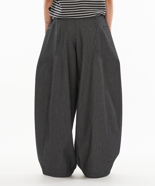 WISH FOR EVER（ウィッシュフォーエバー）の「ASSORT SIDE SWITCH BAGGY CURVE PANTS / アソートサイドスイッチバギーカーブパンツ（その他パンツ・メンズ・インディゴブルー/チャコールグレー/ブラック・LARGE/SMALL/MEDIUM）」の14枚目の写真