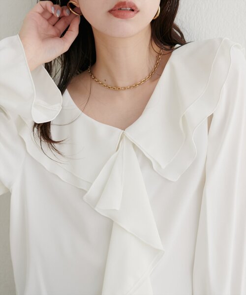 natural couture（ナチュラルクチュール）の「【WEB限定】ラッフル衿キャンディスリーブブラウス（シャツ/ブラウス・レディース・その他1/サックスブルー/ブラック/オフホワイト・FREE）」の5枚目の写真