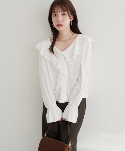 natural couture（ナチュラルクチュール）の「【WEB限定】ラッフル衿キャンディスリーブブラウス（シャツ/ブラウス・レディース・その他1/サックスブルー/ブラック/オフホワイト・FREE）」の7枚目の写真