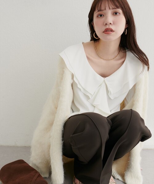 natural couture（ナチュラルクチュール）の「【WEB限定】ラッフル衿キャンディスリーブブラウス（シャツ/ブラウス・レディース・その他1/サックスブルー/ブラック/オフホワイト・FREE）」の10枚目の写真