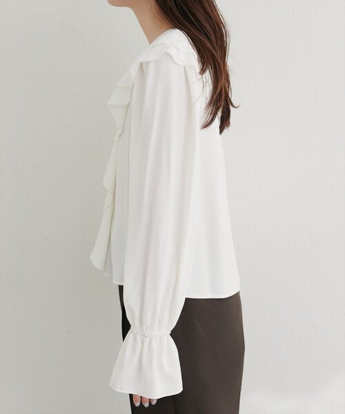 natural couture（ナチュラルクチュール）の「【WEB限定】ラッフル衿キャンディスリーブブラウス（シャツ/ブラウス・レディース・その他1/サックスブルー/ブラック/オフホワイト・FREE）」の14枚目の写真