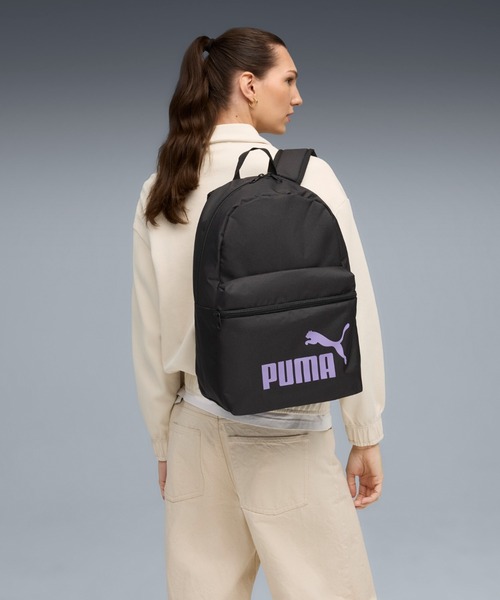 PUMA（プーマ）の「PUMA プーマ ユニセックス プーマ フェーズ バックパック 22L PUMA PHASE Backpack（バックパック/リュック・メンズ・ライトグレー/ライトピンク/ダークオリーブ/スモークピンク/ブルー/ブラック×パープル・フリー）」の2枚目の写真