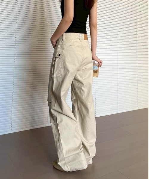 VIBGYOR(ヴィブジョー)の「【LAMPOON】フレアカーゴパンツ(カーゴパンツ・レディース・ベージュ/グレー・MEDIUM/SMALL/LARGE)」の4枚目の写真