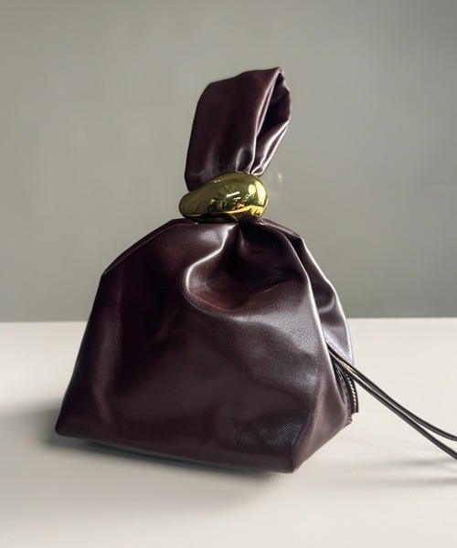 folka(フォルカ)の「9C79 ワンハンドルミニ巾着バッグ(ハンドバッグ・レディース・ブラック/ブラウン・ONESIZE)」の9枚目の写真