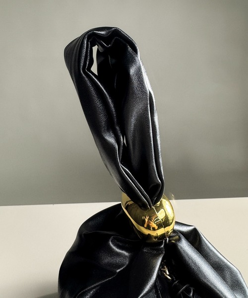 folka(フォルカ)の「9C79 ワンハンドルミニ巾着バッグ(ハンドバッグ・レディース・ブラック/ブラウン・ONESIZE)」の8枚目の写真