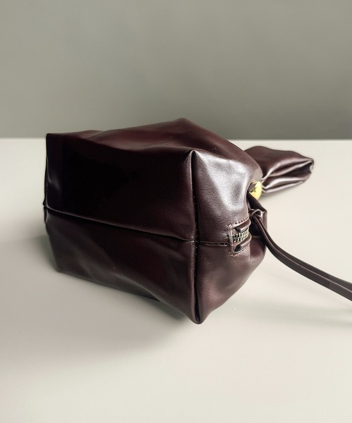 folka(フォルカ)の「9C79 ワンハンドルミニ巾着バッグ(ハンドバッグ・レディース・ブラック/ブラウン・ONESIZE)」の11枚目の写真