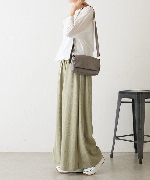 BEARDSLEY（ビアズリー）の「《本革》ミニレザーボディバッグ（ショルダーバッグ・レディース・シルバー/グレー系その他/ブラック・FREE）」の17枚目の写真