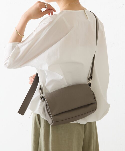 BEARDSLEY（ビアズリー）の「《本革》ミニレザーボディバッグ（ショルダーバッグ・レディース・シルバー/グレー系その他/ブラック・FREE）」の19枚目の写真