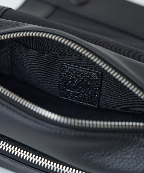 BEARDSLEY ピアズリー　レザーボディバッグ　ブラック ミニレザーボディバッグ（ショルダーバッグ）｜BEARDSLEY（ビアズリー