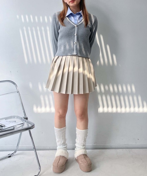 AS KNOW AS plus（アズノゥアズプラス）の「♪ワンポイントブランドロゴ刺繍 ドッキングシャツVネックカーディガン（カーディガン/ボレロ・レディース・グレー系/ネイビー系/ブラウン系・FREE）」の13枚目の写真