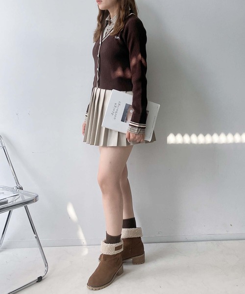 AS KNOW AS plus（アズノゥアズプラス）の「♪ワンポイントブランドロゴ刺繍 ドッキングシャツVネックカーディガン（カーディガン/ボレロ・レディース・グレー系/ネイビー系/ブラウン系・FREE）」の19枚目の写真