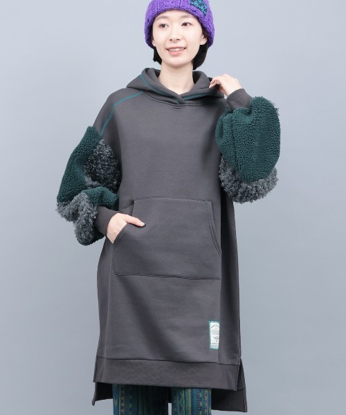 チチカカ（チチカカ）の「裏起毛ｘボアスリーブフードワンピース（ワンピース・レディース・ベージュ/チャコールグレー/ブルーグリーン・FREE）」の2枚目の写真