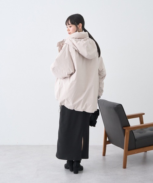 earth music&ecology（アースミュージックアンドエコロジー）の「【防風/2025AW】フーデットパファーコート（ダウンジャケット/コート・レディース・アイボリー/ブラック/ベージュ・L/M）」の5枚目の写真