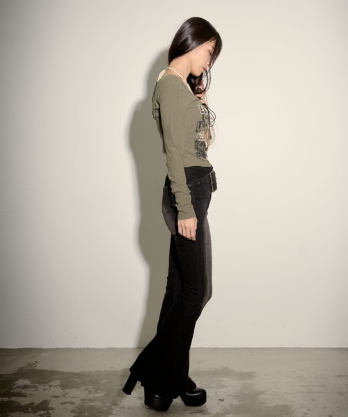 .KOM(ドットコム)の「『.KOM/ドットケーオーエム』UKロックプリントフェイクレイヤード長袖Tシャツ【GC】(Tシャツ/カットソー・レディース・グリーン/グレー/カーキ/ブラック・S)」の21枚目の写真