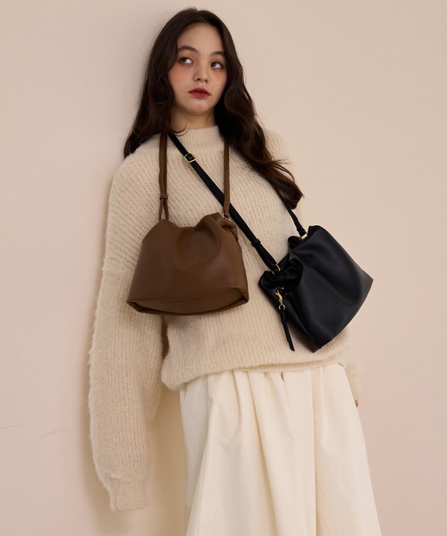 OLUN ニュアンスギャザーショルダーバッグ　ブラック nuance gather shoulder bag/ニュアンスギャザーショルダーバッグ