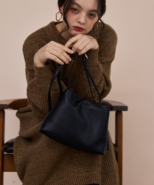 OLUN(オルン)の「nuance gather shoulder bag/ニュアンスギャザーショルダーバッグ(ショルダーバッグ・レディース・ブラウン/ブラック/ベージュ・FREE)」の10枚目の写真