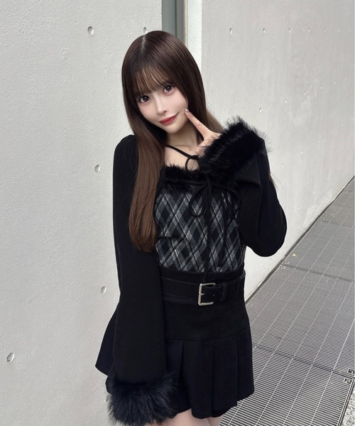 one way(ワンウェイ)の「ファー付きボレロ風トップス(Tシャツ/カットソー・レディース・ブラック系その他/ブラウン系その他/グレー系その他/ベージュ系その他/ライトグレー・FREE)」の4枚目の写真