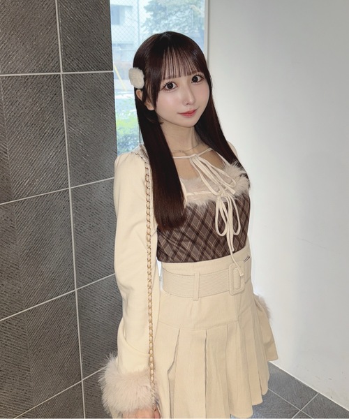 one way(ワンウェイ)の「ファー付きボレロ風トップス(Tシャツ/カットソー・レディース・ブラック系その他/ブラウン系その他/グレー系その他/ベージュ系その他/ライトグレー・FREE)」の5枚目の写真