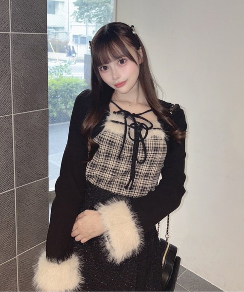 one way(ワンウェイ)の「ファー付きボレロ風トップス(Tシャツ/カットソー・レディース・ブラック系その他/ブラウン系その他/グレー系その他/ベージュ系その他/ライトグレー・FREE)」の1枚目の写真