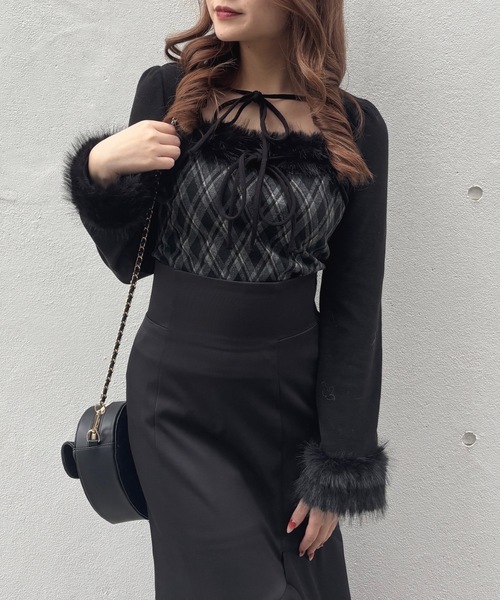 one way(ワンウェイ)の「ファー付きボレロ風トップス(Tシャツ/カットソー・レディース・ブラック系その他/ブラウン系その他/グレー系その他/ベージュ系その他/ライトグレー・FREE)」の8枚目の写真