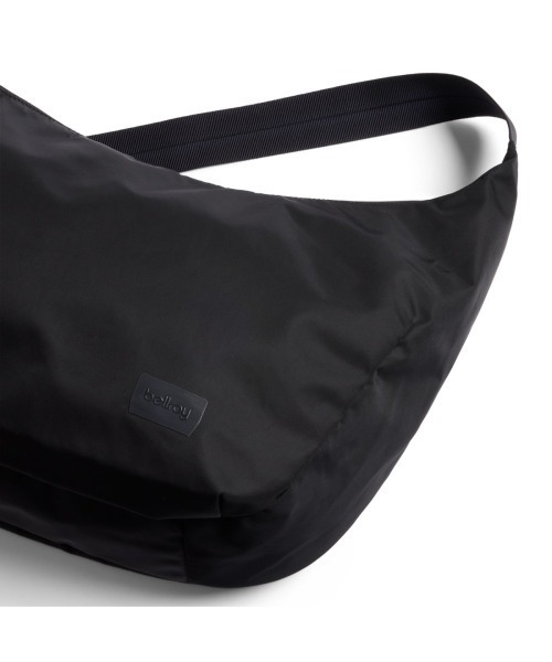 entre square(アントレスクエアー)の「Bellroy(ベルロイ)/Laneway Crescent Bag 12L Ink(ショルダーバッグ・レディース・ブラック・ONE SIZE)」の7枚目の写真