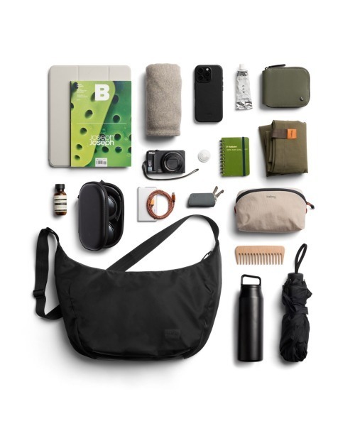 entre square(アントレスクエアー)の「Bellroy(ベルロイ)/Laneway Crescent Bag 12L Ink(ショルダーバッグ・レディース・ブラック・ONE SIZE)」の9枚目の写真