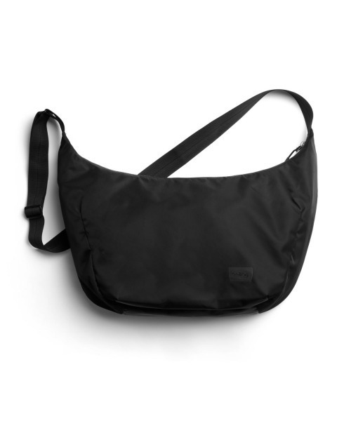 entre square(アントレスクエアー)の「Bellroy(ベルロイ)/Laneway Crescent Bag 12L Ink(ショルダーバッグ・レディース・ブラック・ONE SIZE)」の2枚目の写真