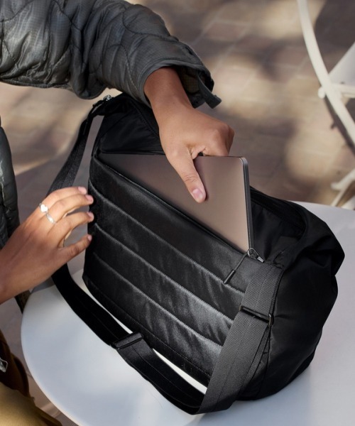 entre square(アントレスクエアー)の「Bellroy(ベルロイ)/Laneway Crescent Bag 12L Ink(ショルダーバッグ・レディース・ブラック・ONE SIZE)」の10枚目の写真
