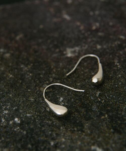 SMELLY（スメリー）の「SMELLY so　drop hook pierce（ピアス（両耳用）・レディース・シルバー・-）」の2枚目の写真