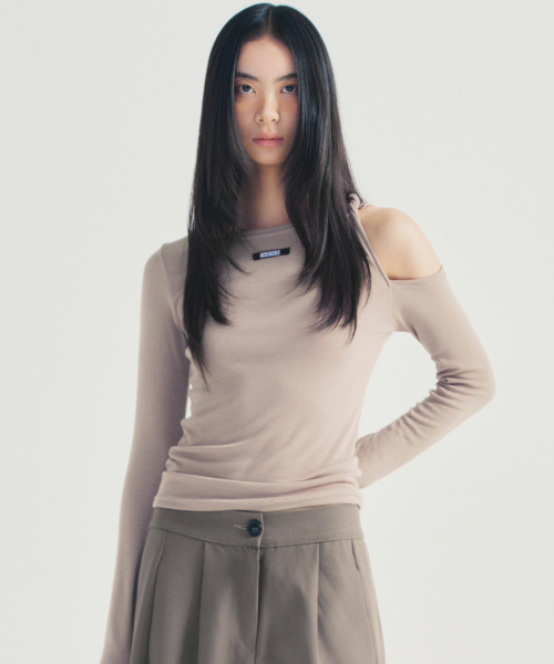NICK&NICOLE(ニックアンドニコール)の「TWIST CUT OUT RIBBED SLEEVE TOP_BROWN(Tシャツ/カットソー・レディース・その他・FREE)」の1枚目の写真